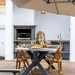 - Pool, Bbq And Boule/petanque Villa