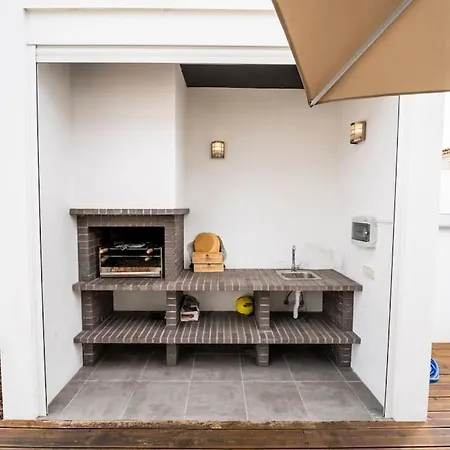 - Pool, Bbq And Boule/petanque Villa