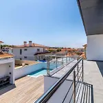 - Pool, Bbq And Boule/petanque Villa