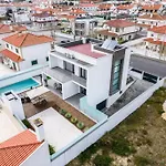 - Pool, Bbq And Boule/petanque Villa