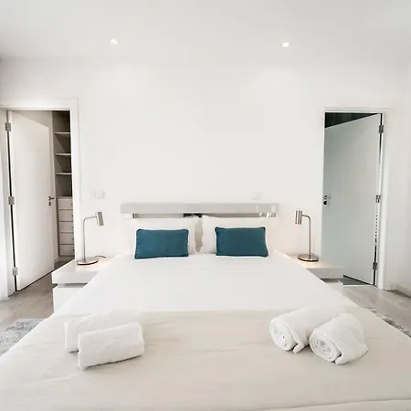- Pool, Bbq And Boule/petanque Villa