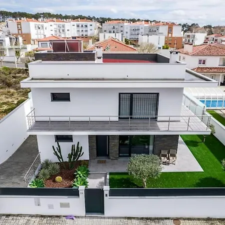 - Pool, Bbq&boule/petanque Nazaré