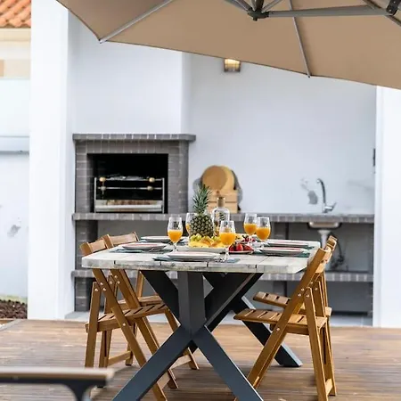 - Pool, Bbq And Boule/petanque וילה