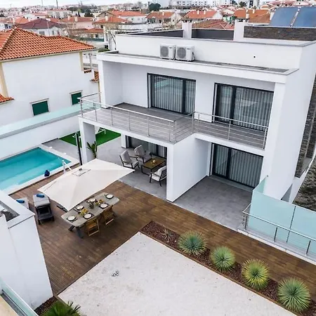 - Pool, Bbq And Boule/petanque