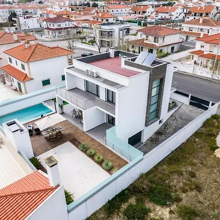 - Pool, Bbq And Boule/petanque Villa