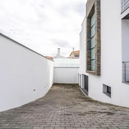 - Pool, Bbq And Boule/petanque Villa