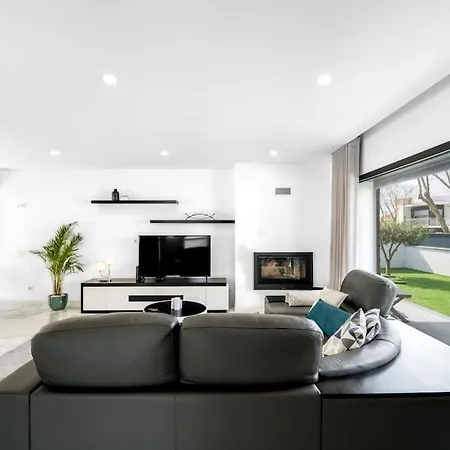 - Pool, Bbq And Boule/petanque Vila