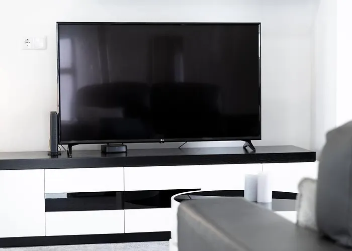 - Pool, Bbq And Boule/petanque * נאזרה