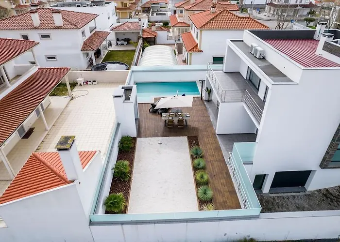 - Pool, Bbq And Boule/petanque וילה