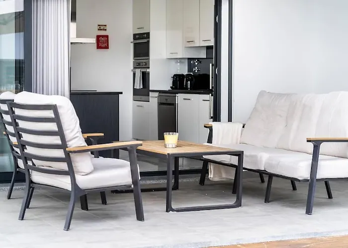 - Pool, Bbq And Boule/petanque