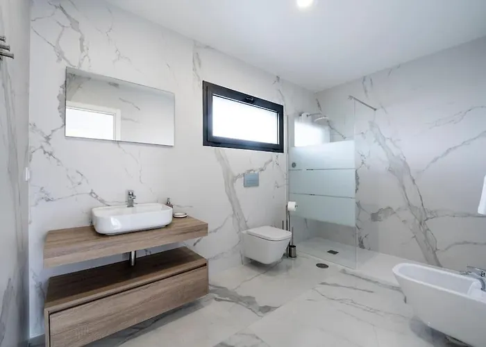 - Pool, Bbq And Boule/petanque וילה *