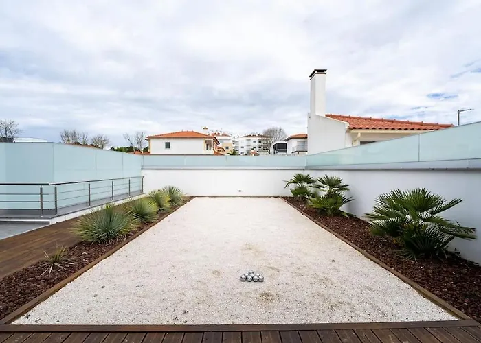 - Pool, Bbq And Boule/petanque Villa Nazare