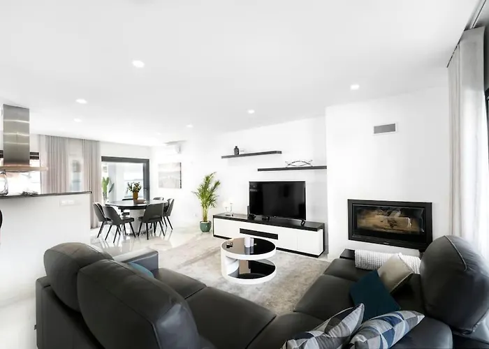 - Pool, Bbq And Boule/petanque וילה נאזרה