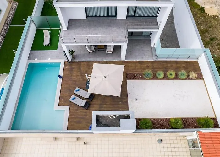 - Pool, Bbq And Boule/petanque * Nazare