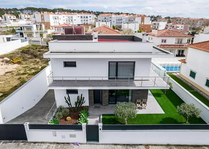 - Pool, Bbq And Boule/petanque נאזרה