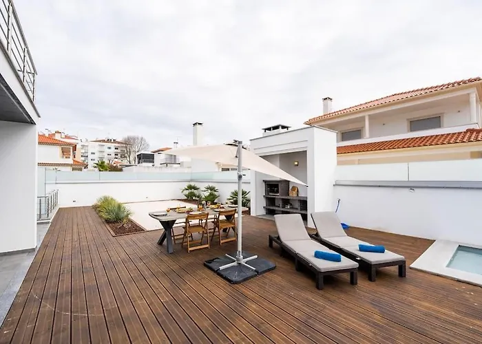 - Pool, Bbq And Boule/petanque Villa Nazare