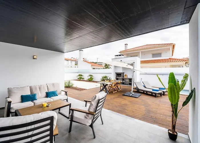 - Pool, Bbq And Boule/petanque נאזרה