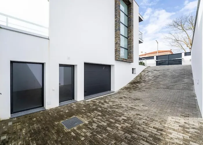 - Pool, Bbq And Boule/petanque Villa