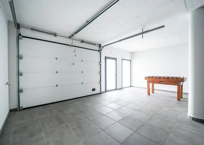 וילה - Pool, Bbq And Boule/petanque נאזרה