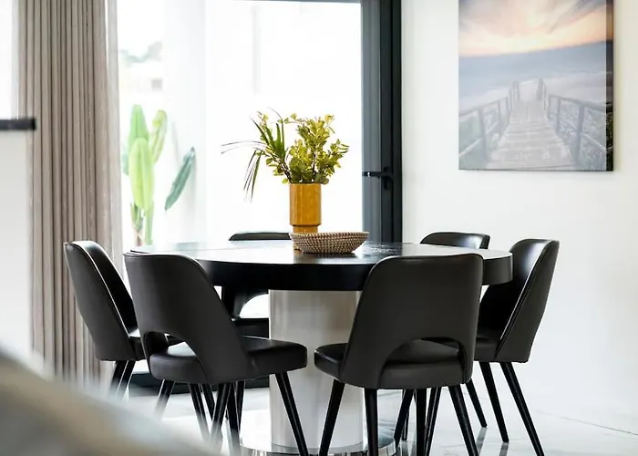 - Pool, Bbq And Boule/petanque נאזרה