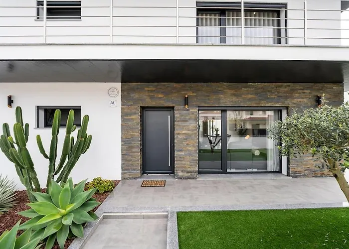 - Pool, Bbq And Boule/petanque Villa Nazare