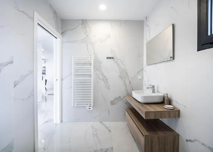 - Pool, Bbq And Boule/petanque * נאזרה