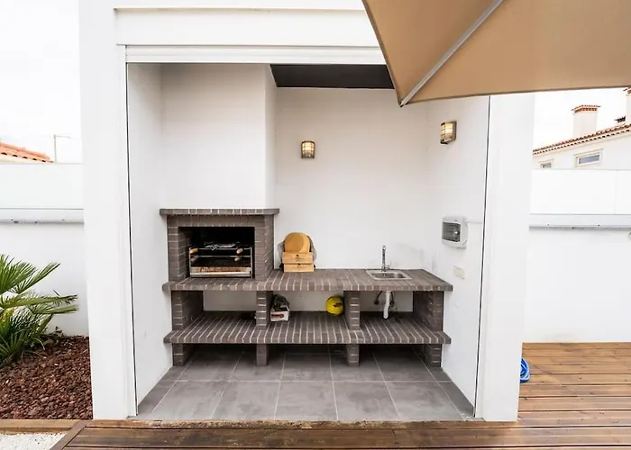 - Pool, Bbq And Boule/petanque וילה